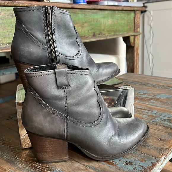 Steve Madden Chelsea So Good Western Booties, SZ 8 - Picture 2 of 11